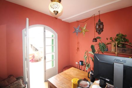 Casa à venda com 242m², 4 quartos e 2 vagasSuíte 2