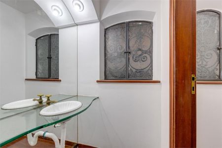 Casa à venda com 230m², 4 quartos e 3 vagas