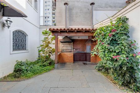 Casa à venda com 230m², 4 quartos e 3 vagas
