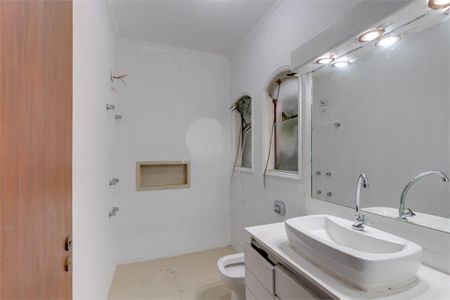 Casa à venda com 230m², 4 quartos e 3 vagas