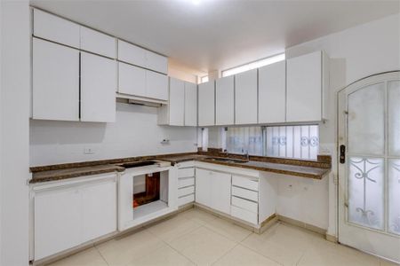 Casa à venda com 230m², 4 quartos e 3 vagas