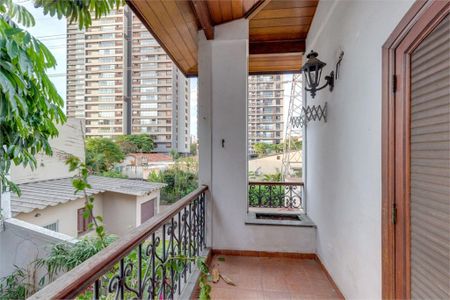 Casa à venda com 230m², 4 quartos e 3 vagas