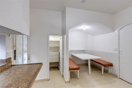 Casa à venda com 230m², 4 quartos e 3 vagas