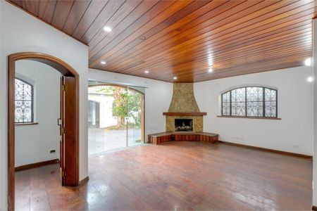 Casa à venda com 230m², 4 quartos e 3 vagas