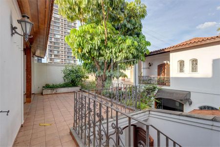 Casa à venda com 230m², 4 quartos e 3 vagas