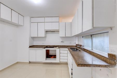 Casa à venda com 230m², 4 quartos e 3 vagas