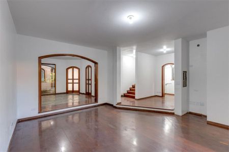 Casa à venda com 230m², 4 quartos e 3 vagas