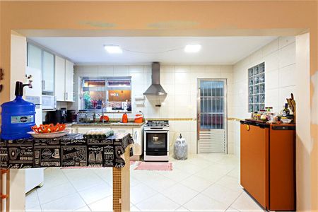 Casa à venda com 243m², 4 quartos e 2 vagas