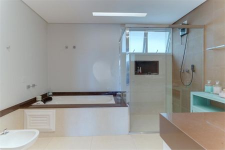 Casa à venda com 350m², 5 quartos e 3 vagas
