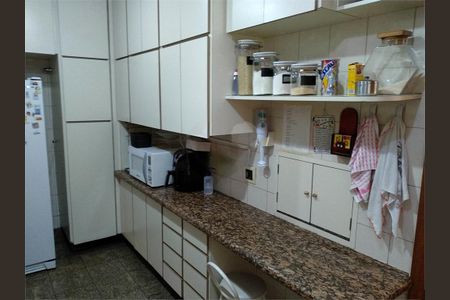 Casa à venda com 320m², 3 quartos e 3 vagas