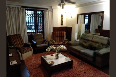 Casa à venda com 320m², 3 quartos e 3 vagas