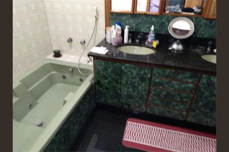 Casa à venda com 320m², 3 quartos e 3 vagas