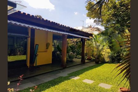 Casa à venda com 320m², 3 quartos e 3 vagas