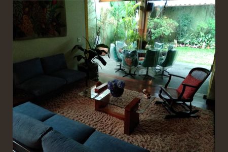 Casa à venda com 320m², 3 quartos e 3 vagas