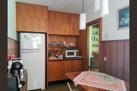 Casa à venda com 320m², 3 quartos e 3 vagas