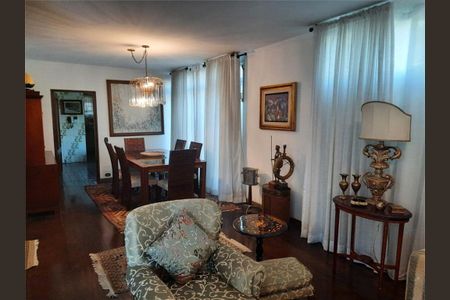 Casa à venda com 600m², 5 quartos e 4 vagas