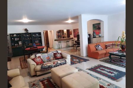 Casa à venda com 600m², 5 quartos e 4 vagas