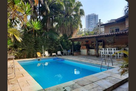 Casa à venda com 600m², 5 quartos e 4 vagas