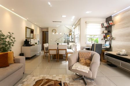 Casa à venda com 350m², 3 quartos e 5 vagasSala