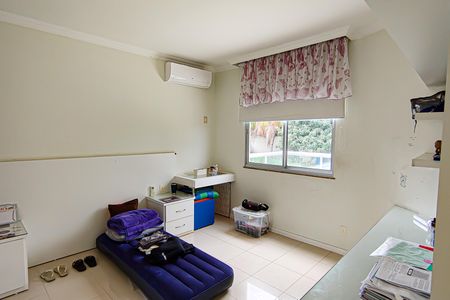 Casa de condomínio para alugar com 540m², 4 quartos e 4 vagas Casa de condomínio para alugar com 540m², 4 quartos e 4 vagasQuarto 3