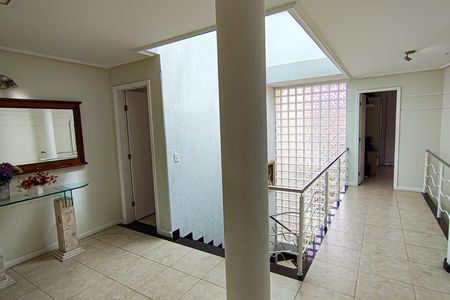 Casa de condomínio para alugar com 540m², 4 quartos e 4 vagas Casa de condomínio para alugar com 540m², 4 quartos e 4 vagasCorredor