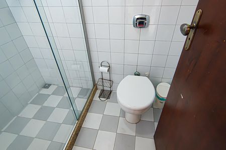 Casa de condomínio para alugar com 540m², 4 quartos e 4 vagas Casa de condomínio para alugar com 540m², 4 quartos e 4 vagasbanheiro da Área comum