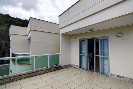 Casa de condomínio para alugar com 540m², 4 quartos e 4 vagas Casa de condomínio para alugar com 540m², 4 quartos e 4 vagasVaranda da Suíte 4