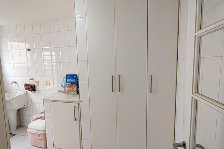 Casa de condomínio para alugar com 540m², 4 quartos e 4 vagas Casa de condomínio para alugar com 540m², 4 quartos e 4 vagasLavanderia