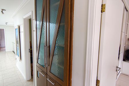 Casa de condomínio para alugar com 540m², 4 quartos e 4 vagas Casa de condomínio para alugar com 540m², 4 quartos e 4 vagasCorredor