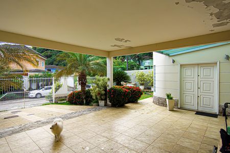 Casa de condomínio para alugar com 540m², 4 quartos e 4 vagas Casa de condomínio para alugar com 540m², 4 quartos e 4 vagasfrente da casa