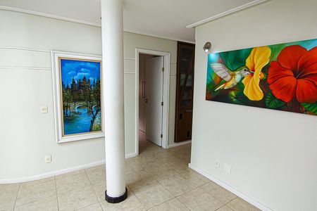 Casa de condomínio para alugar com 540m², 4 quartos e 4 vagas Casa de condomínio para alugar com 540m², 4 quartos e 4 vagasCorredor