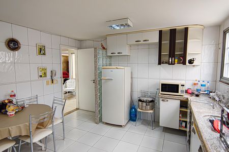 Casa de condomínio para alugar com 540m², 4 quartos e 4 vagas Casa de condomínio para alugar com 540m², 4 quartos e 4 vagasCozinha