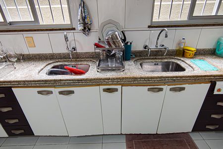 Casa de condomínio para alugar com 540m², 4 quartos e 4 vagas Casa de condomínio para alugar com 540m², 4 quartos e 4 vagasCozinha