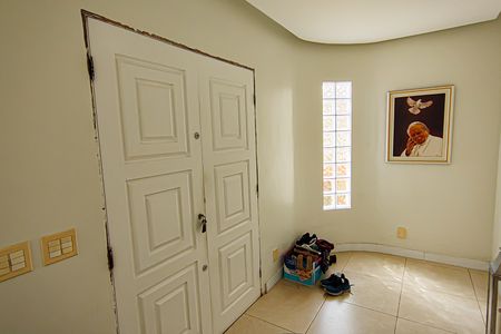 Casa de condomínio para alugar com 540m², 4 quartos e 4 vagas Casa de condomínio para alugar com 540m², 4 quartos e 4 vagasCorredor