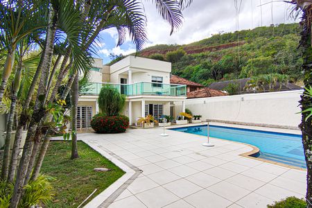 Casa de condomínio para alugar com 540m², 4 quartos e 4 vagas Casa de condomínio para alugar com 540m², 4 quartos e 4 vagasÁrea comum