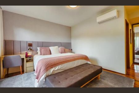Casa à venda com 458m², 4 quartos e 4 vagas
