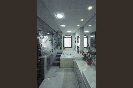 Casa à venda com 450m², 3 quartos e 3 vagas Casa à venda com 450m², 3 quartos e 3 vagasBanheiro da Suíte