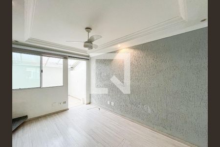 Sala de casa de condomínio à venda com 2 quartos, 124m² em Conceicao, Osasco