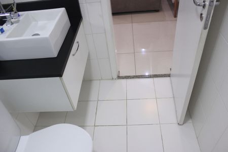 Apartamento à venda com 75m², 3 quartos e 2 vagasBanheiro social