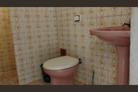 Casa à venda com 240m², 4 quartos e 3 vagas Casa à venda com 240m², 4 quartos e 3 vagasBanheiro