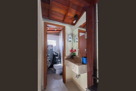 Casa à venda com 220m², 3 quartos e 7 vagasBanheiro do Escritório