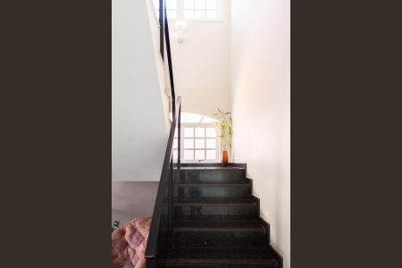 Casa à venda com 220m², 3 quartos e 7 vagasEscada