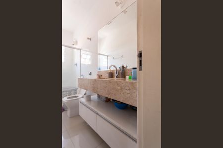 Casa à venda com 220m², 3 quartos e 7 vagasBanheiro Social 1