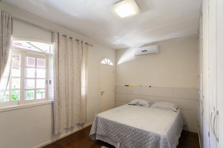 Casa à venda com 220m², 3 quartos e 7 vagasSuíte