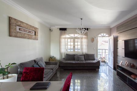 Casa à venda com 220m², 3 quartos e 7 vagasSala
