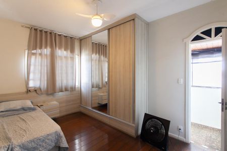 Casa à venda com 220m², 3 quartos e 7 vagasQuarto 2