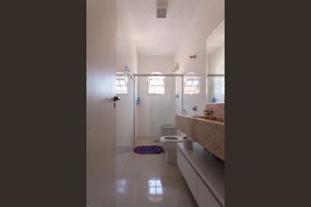 Casa à venda com 220m², 3 quartos e 7 vagasBanheiro Social 1