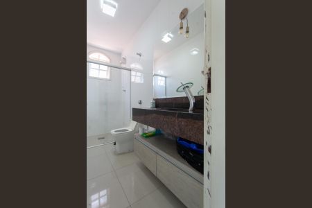 Casa à venda com 220m², 3 quartos e 7 vagasBanheiro Social 2