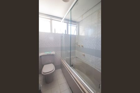 Apartamento à venda com 178m², 3 quartos e 2 vagas Apartamento à venda com 178m², 3 quartos e 2 vagasBanheiro da Suíte