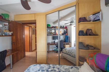 Apartamento à venda com 178m², 3 quartos e 2 vagas Apartamento à venda com 178m², 3 quartos e 2 vagasQuarto